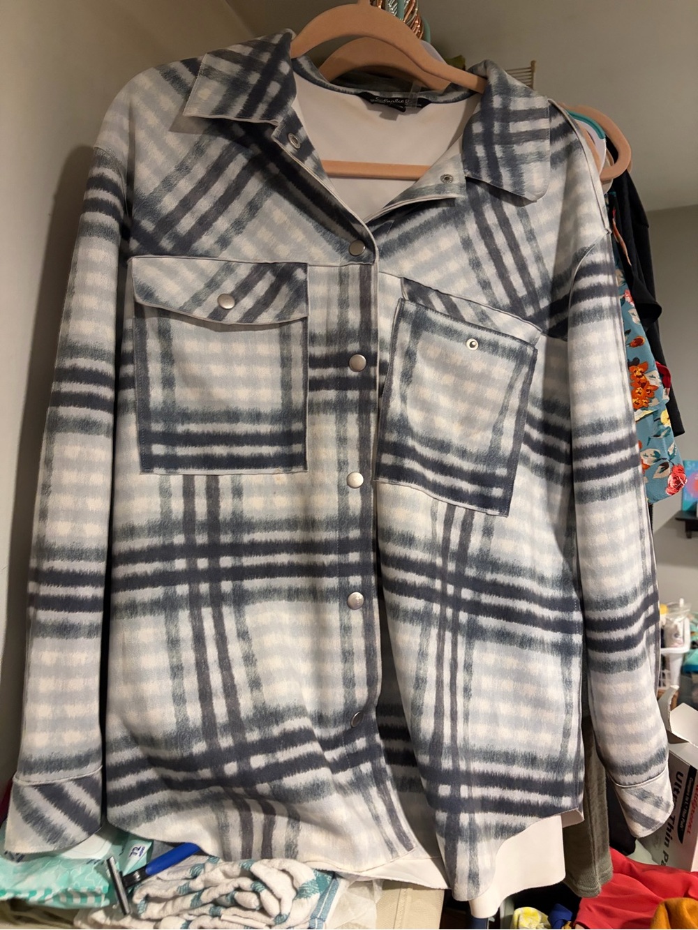 CHARLIE B Plaid Snap-Front Shacket Jacket - White & Gray